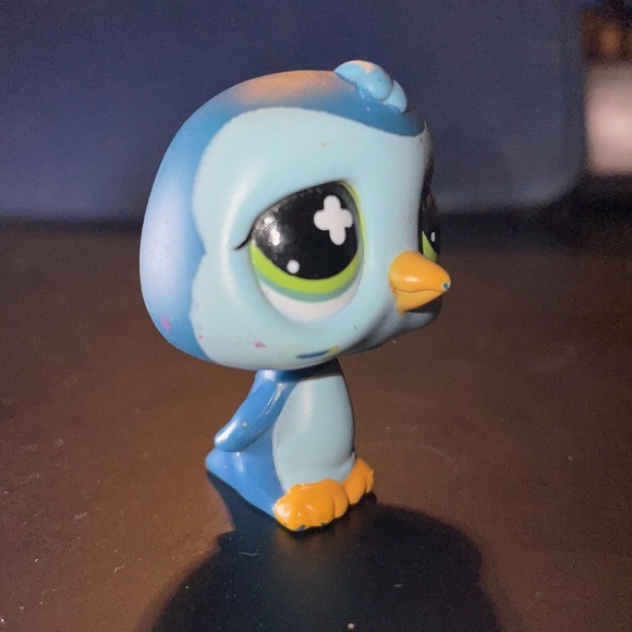Littlest Pet Shop LPS 821 Blue Penguin with Green Eyes - Picture 2 of 9